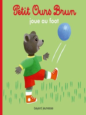 cover image of Petit Ours Brun joue au foot